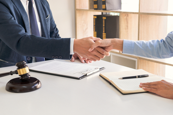 借金を弁護士と一緒に整理中